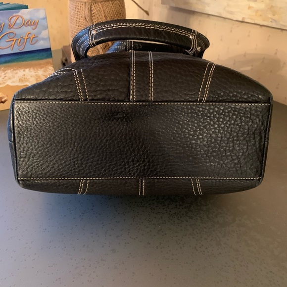 COACH, Handbag BLACK PEBBLE LEATHER, large pocket on front and back. Zip closure - Picture 8 of 8